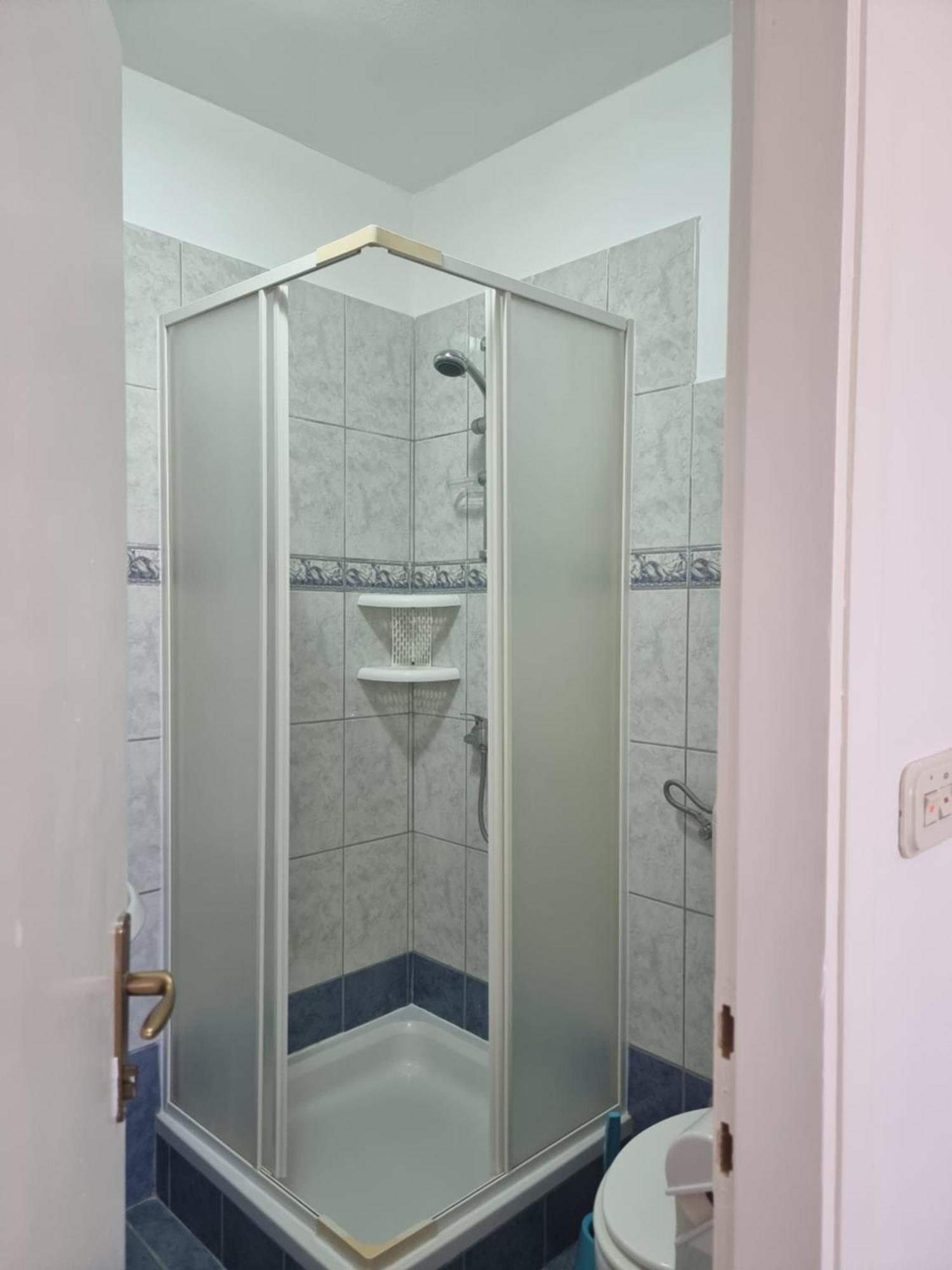 Apartmani Alen Dinjiska Экстерьер фото